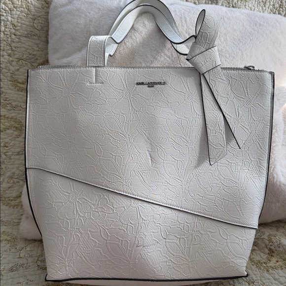 KARL LAGERFELD WHITE BOW FLORAL EMBOSSED BRAND NEW TOTE PURSE - Picture 5 of 11